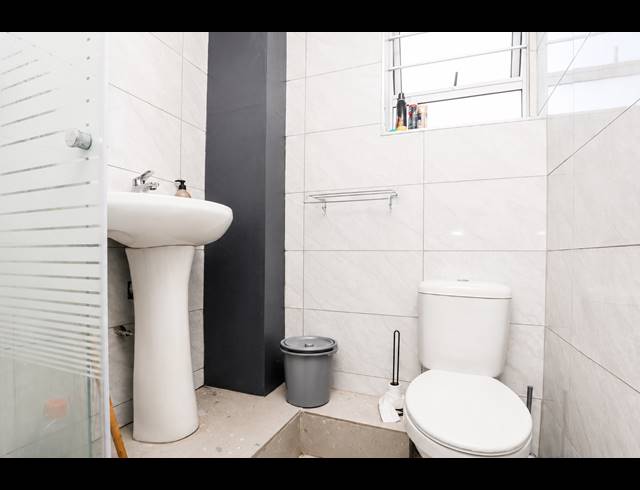 2 BEDROOM APARTMENT FOR SALE IN ESSENWOOD